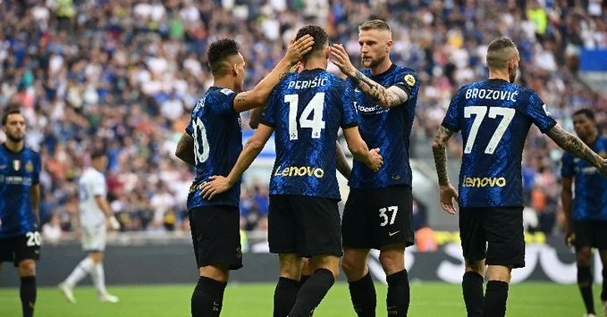 爱游戏体育-Scout迎来五赛季出色发挥，RNG观众热烈欢呼！