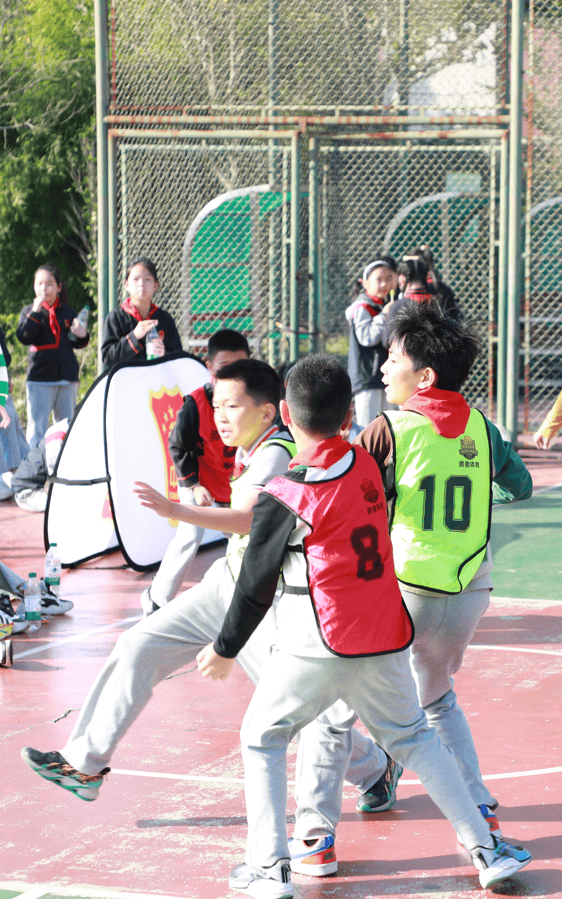 爱游戏-穆古鲁扎迎来三赛季出色发挥，勇士观众热烈欢呼！