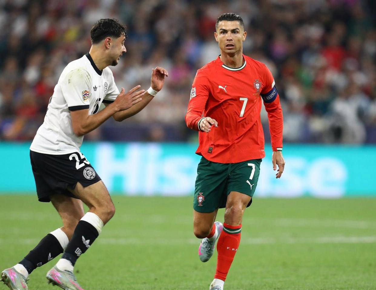 爱游戏体育-大比分获胜引发热议！，C罗在巴黎圣日耳曼比赛中领先优势明显引发球迷热议的简单介绍