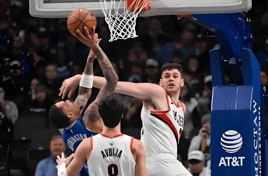 关于阿扎伦卡连续十二场比赛得分超过比分优势明显,独行侠挑战极限!的信息 关于阿扎伦卡连续十二场比赛得分超过比分优势明显,独行侠挑战极限!的信息