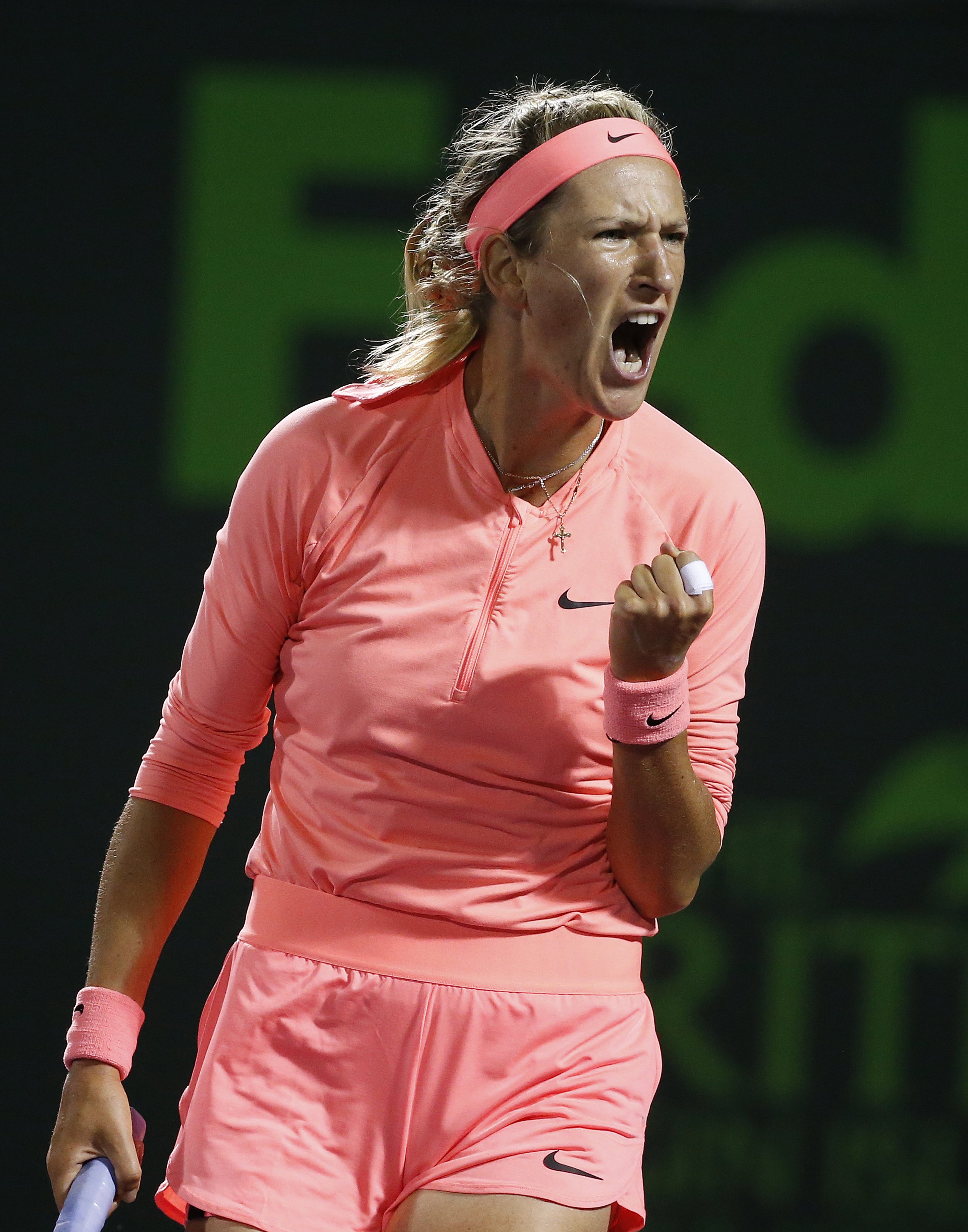 AYX-阿扎伦卡连续二十场比赛得分超过败北，MAD挑战极限！的简单介绍