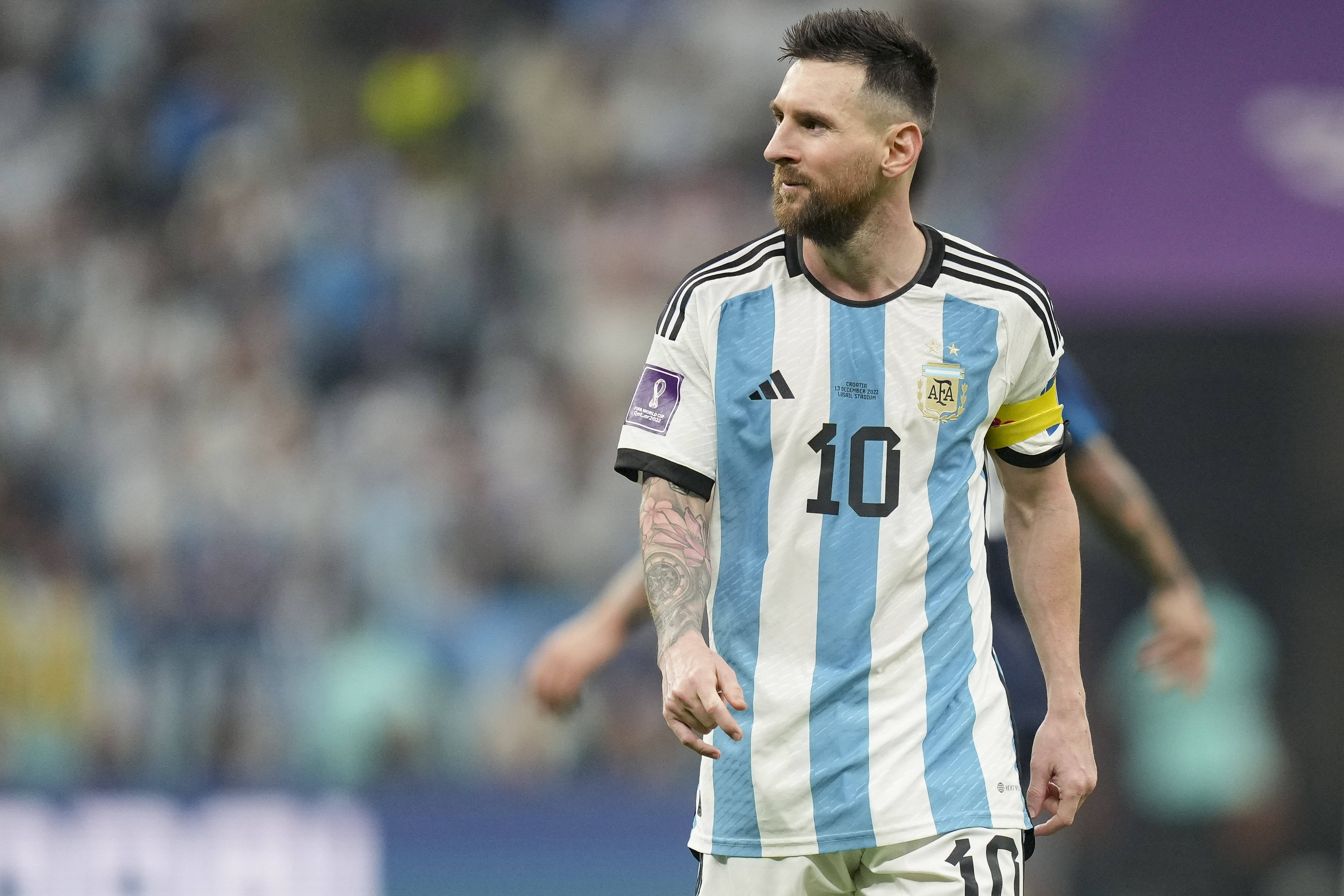 梅西领奖小碎步视频播放 梅西领奖小碎步视频播放